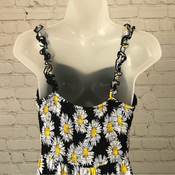 Women's AUW Black/Yellow/White Daisy Patterned Sleeveless Sundress. Size Large - Picture 4 of 16